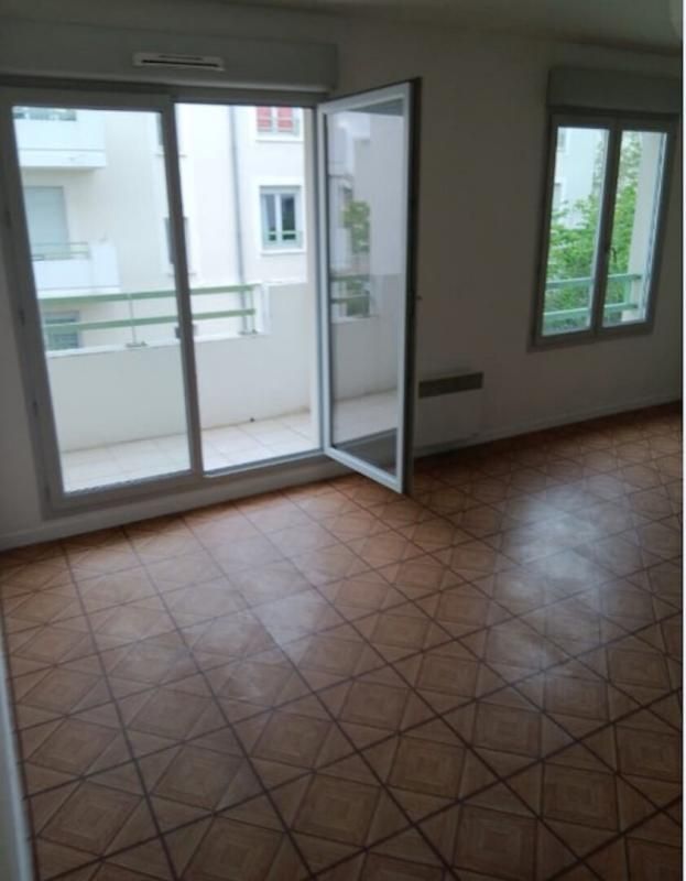 MANTES-LA-JOLIE Appartement Mantes La Jolie 2 pièce(s)  Carrez : 46,3 m, surface au sol 50 m 3