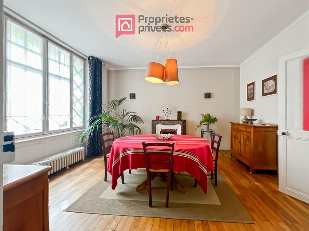CHATEAUBRIANT Maison de caractère en centre ville de Chateaubriant 9 pièce(s) 210 m2 2