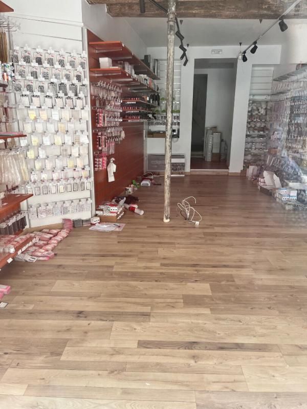 MOULINS 03000 MOULINS - Location  Local commercial 65 m², Emplacement N°1 2