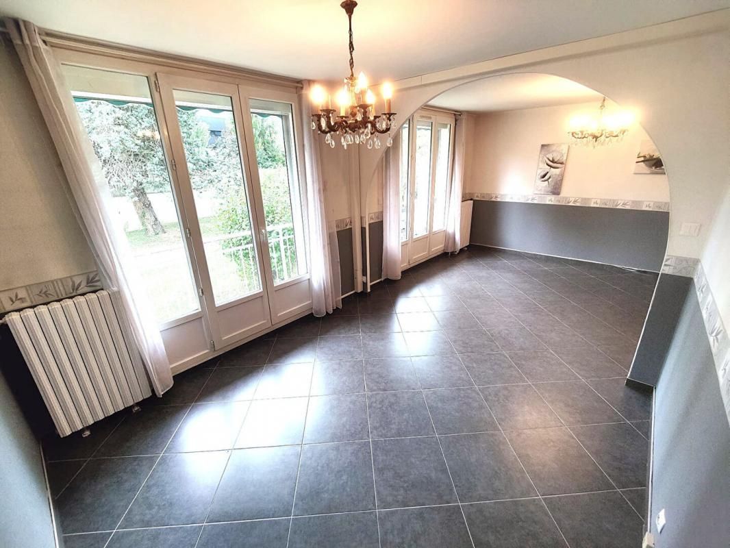 SAINT-MARTIN-D'HERES Appartement Saint Martin D Heres 4 pièce(s) 71 m2 1