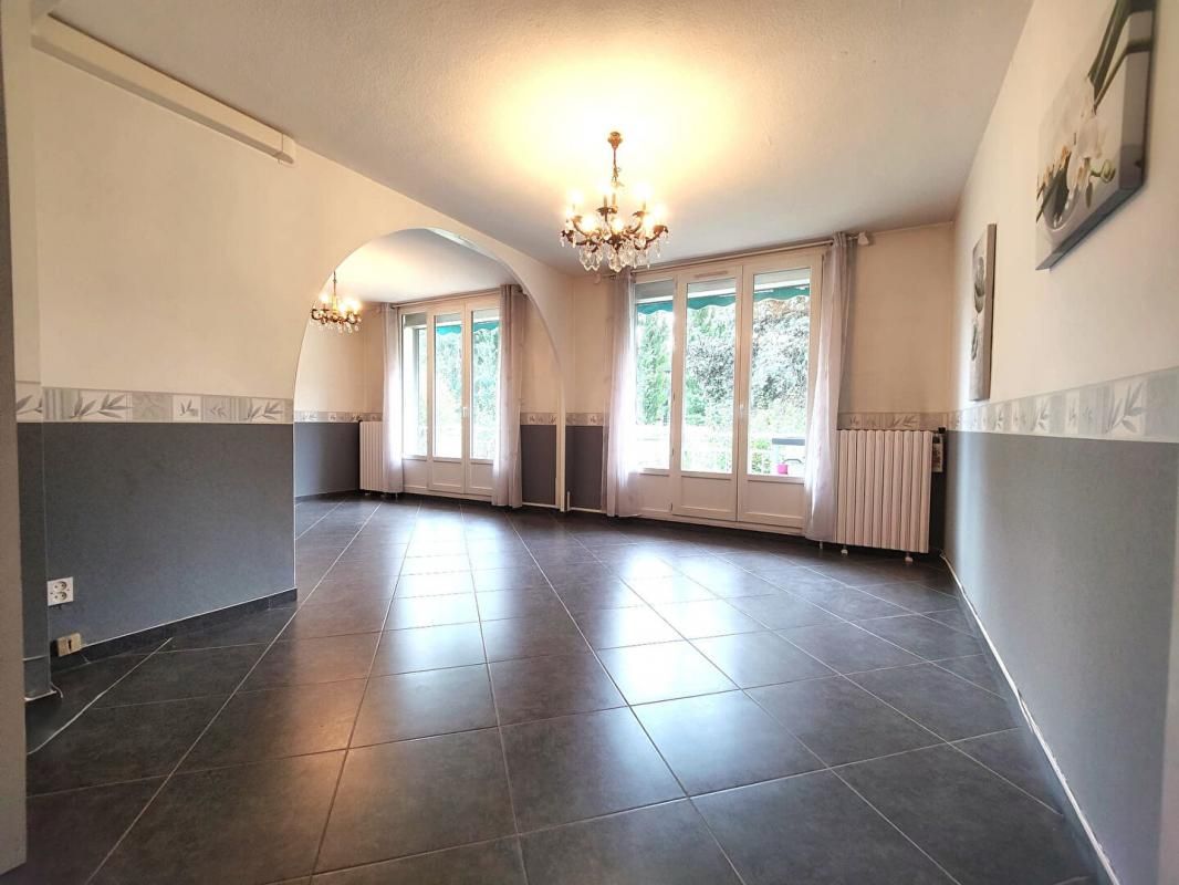 SAINT-MARTIN-D'HERES Appartement Saint Martin D Heres 4 pièce(s) 71 m2 2