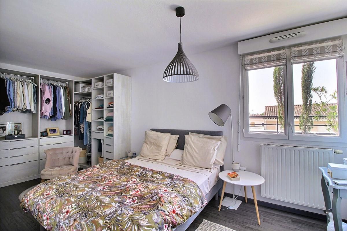 BRUGES Exclusivité BRUGES T4 82 M² dernier étage + terrasse 50 M² SUD 4