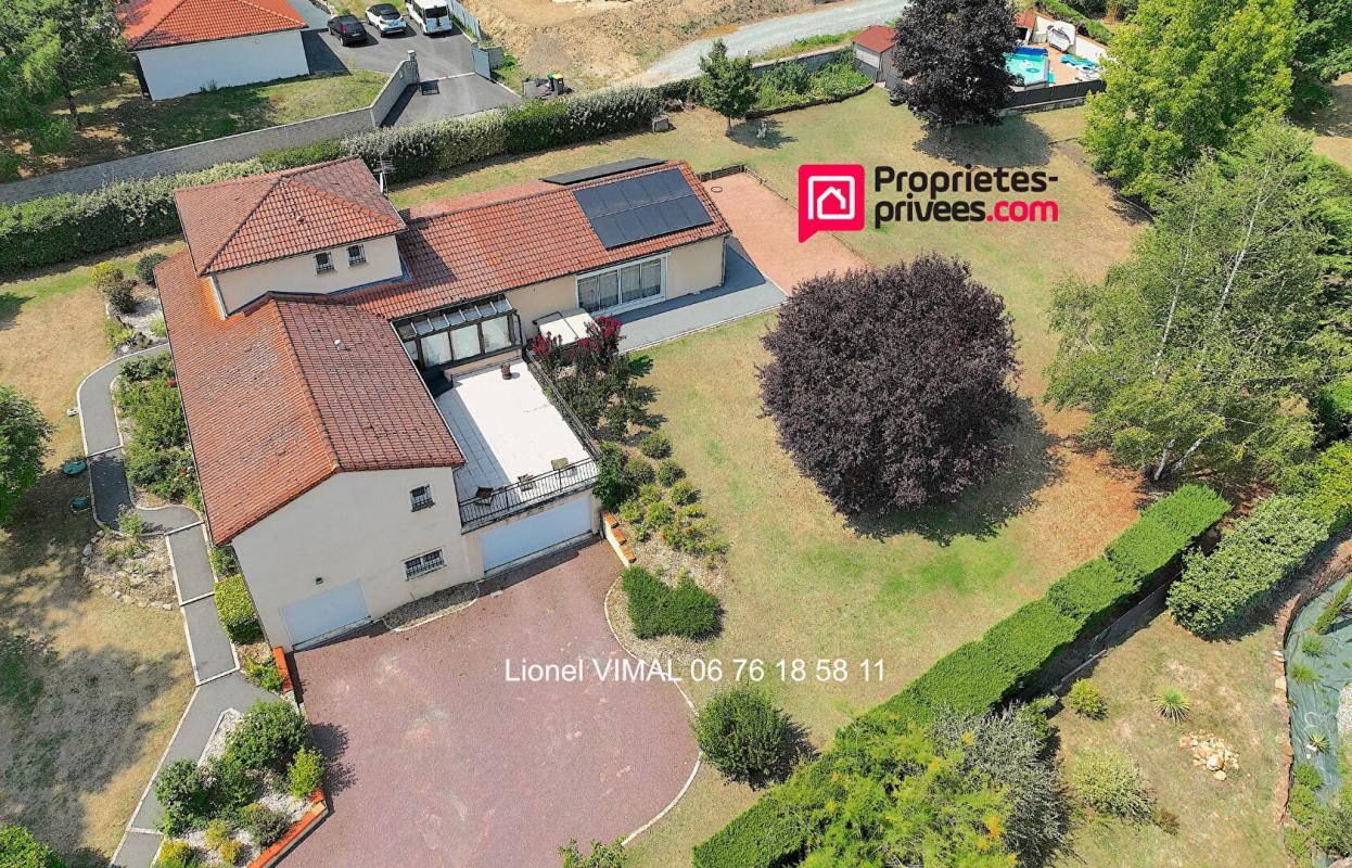 Maison 8 pièces 258 m2 avec piscine sur terrain clos 2600 m2