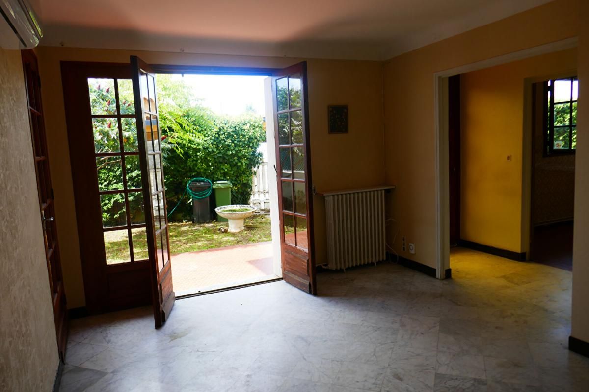 Maison avec garage et dépendance Fort potentiel travaux à prévoir