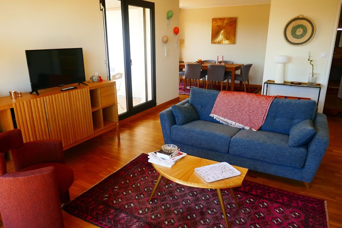 BORDEAUX Appartement d'exception dernier étage avec terrasse deux chambres ascenseur cave et parking 4