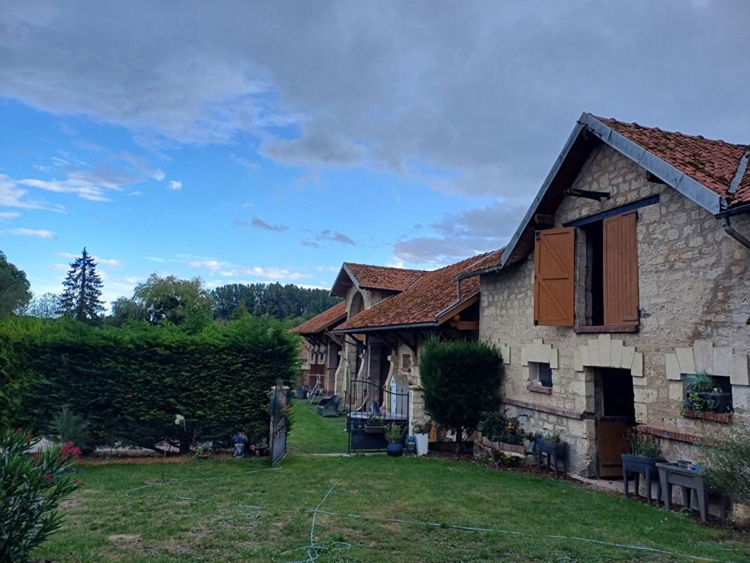 CORPS DE FERME