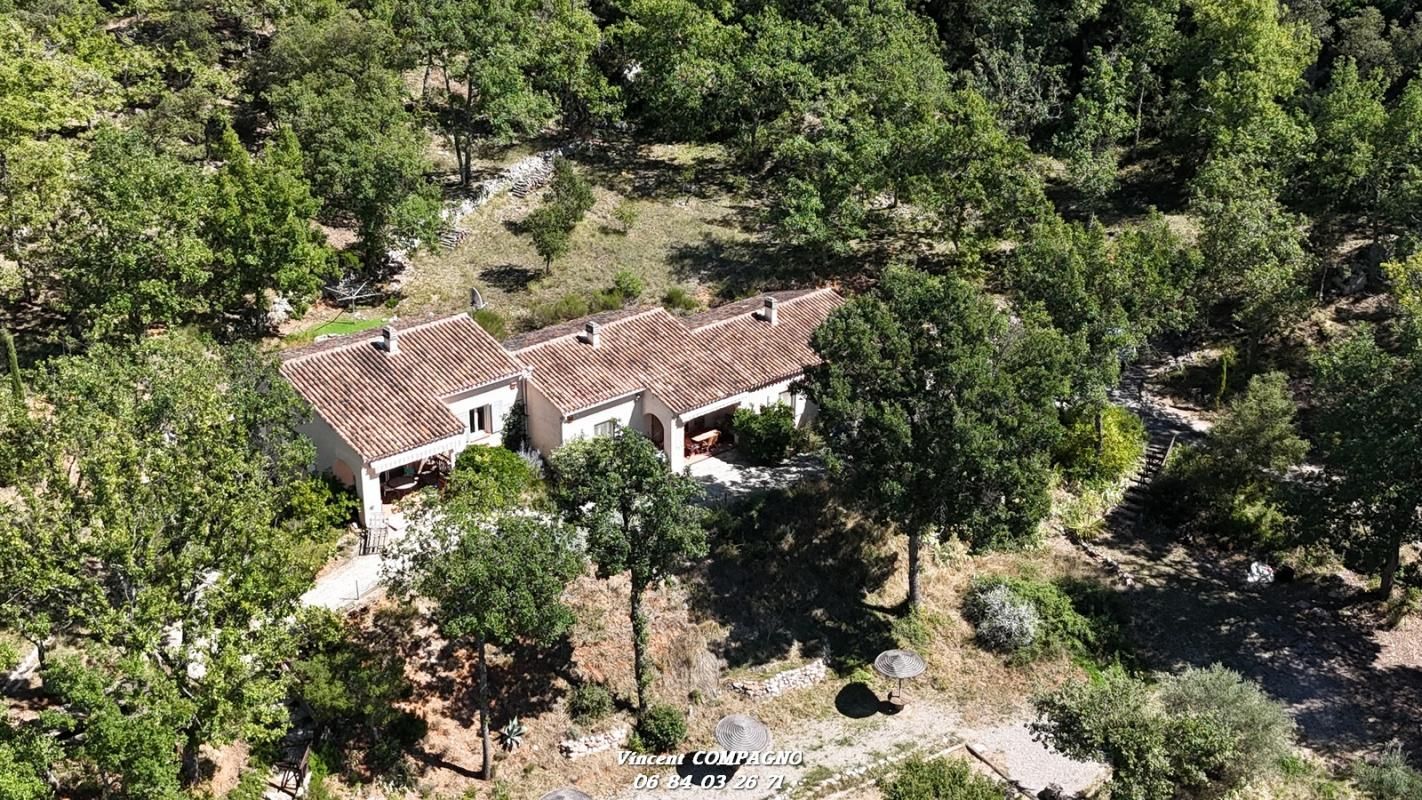 ESPARRON-DE-VERDON Propriété de 2,9 hectares avec vue imprenable sur le lac d'Esparron-de-Verdon 2