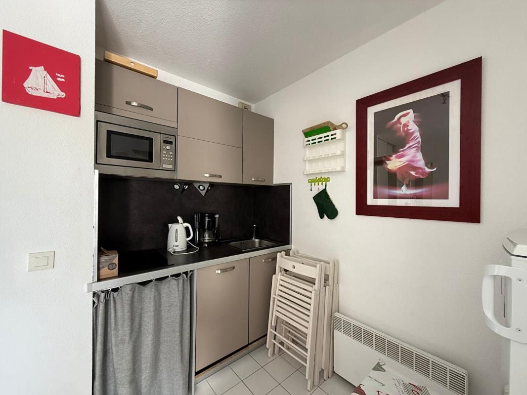 LA GRANDE-MOTTE STUDIO CABINE MEUBLE + PARKING PRIVE 4