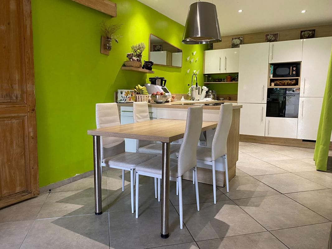 BARBENTANE BARBENTANE, MdV ATYPIQUE SH 140M², 3 CHAMBRES, EXTERIEUR 35M² 4