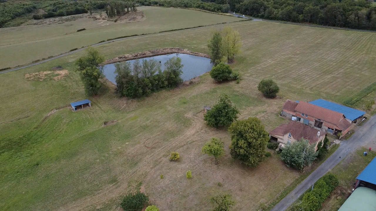 GENIS Maison et grange 265m² / 10 chs / 18 hects / dépendances / ETANG 3