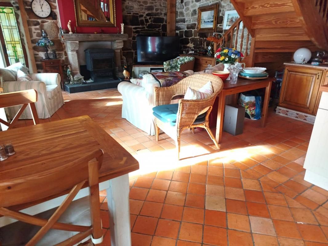 GUEMENE-SUR-SCORFF Maison en pierre en bourg 2