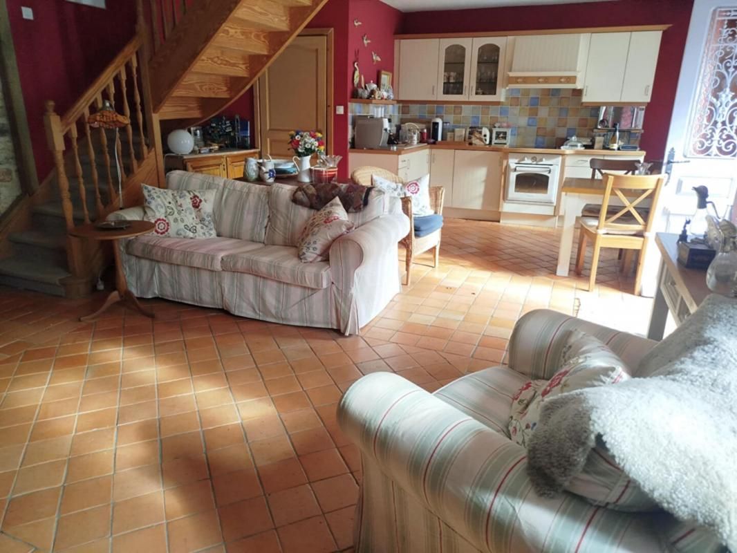 GUEMENE-SUR-SCORFF Maison en pierre en bourg 3