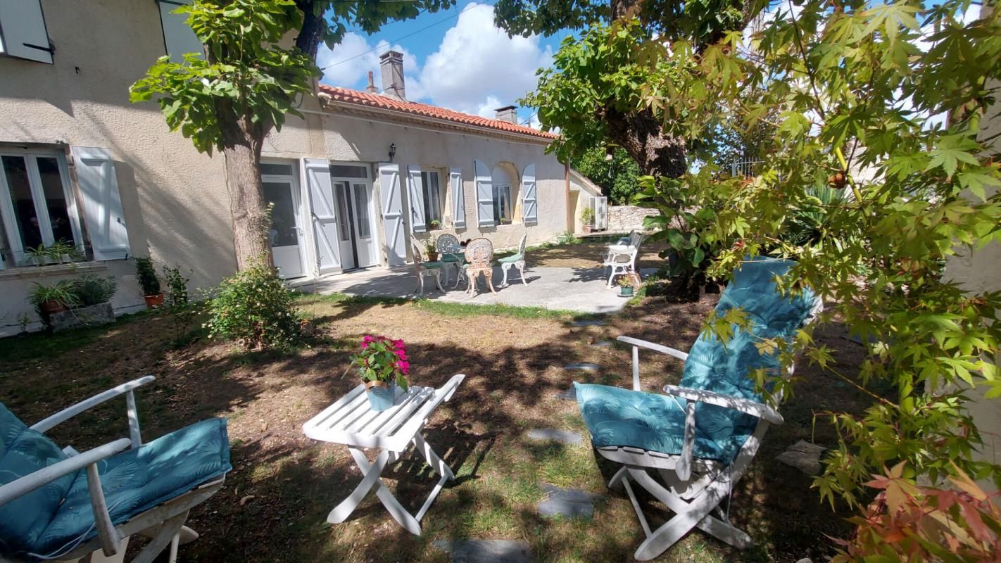SAINT-ESTEPHE Charmante Maison pierre Saint-Estèphe 5 pièce(s) 109 m2 1