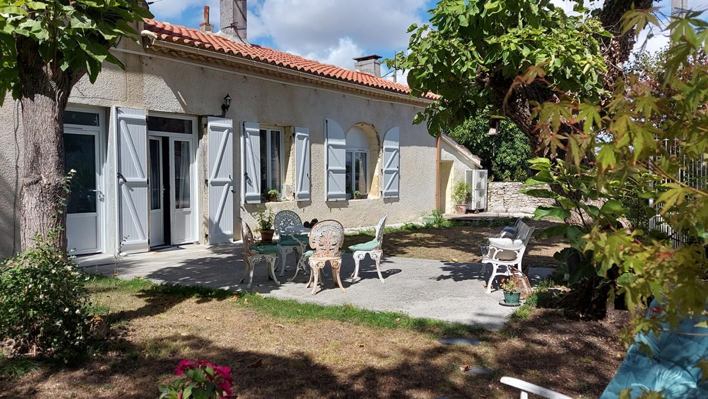 SAINT-ESTEPHE Charmante Maison pierre Saint-Estèphe 5 pièce(s) 109 m2 2