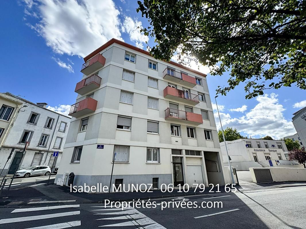 CLERMONT-FERRAND Ensemble de 2 Appartements F1 +F2, balcon, cave, garage 1