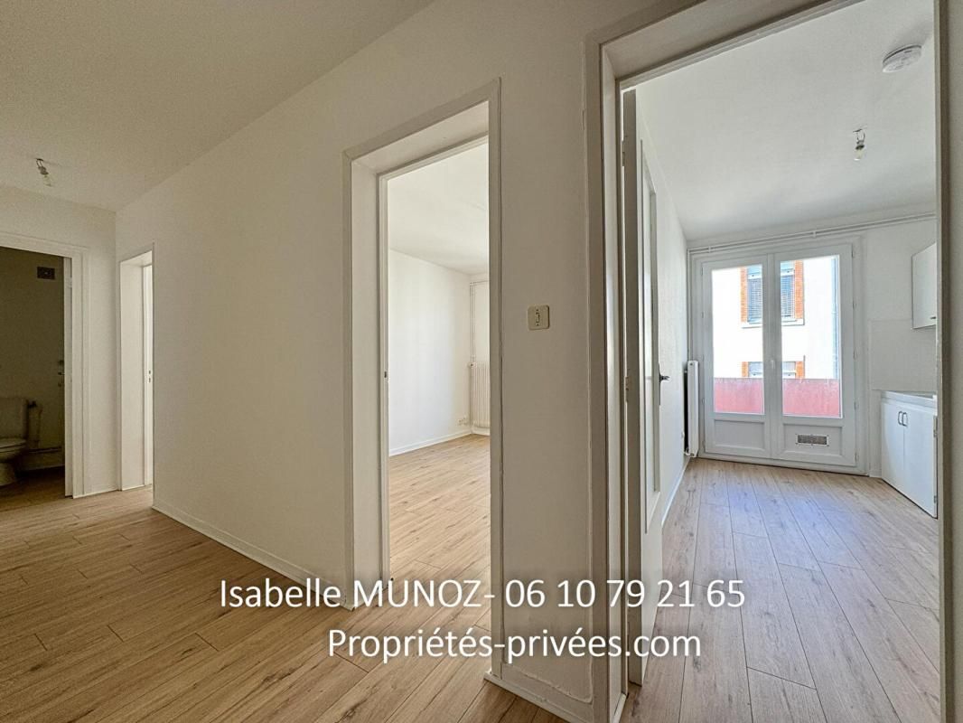CLERMONT-FERRAND Ensemble de 2 Appartements F1 +F2, balcon, cave, garage 2