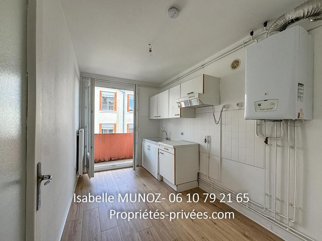 CLERMONT-FERRAND Ensemble de 2 Appartements F1 +F2, balcon, cave, garage 4