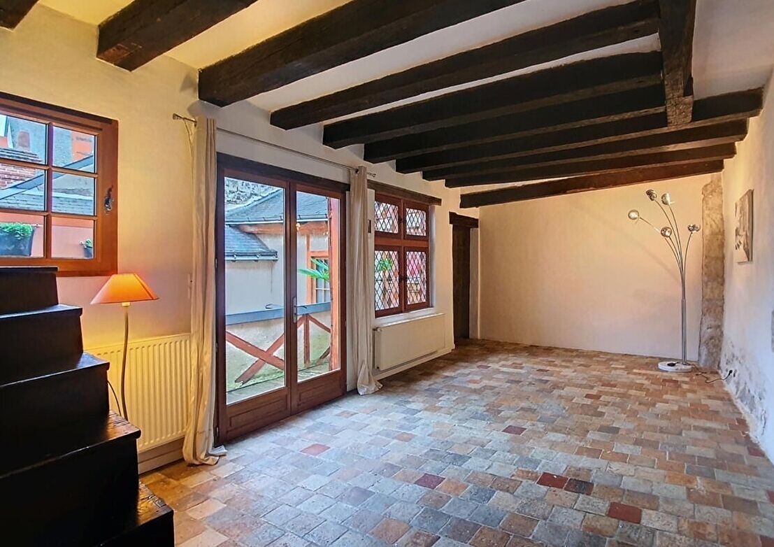 TOURS Appartement atypique 2 chambres tours cathédrale 3