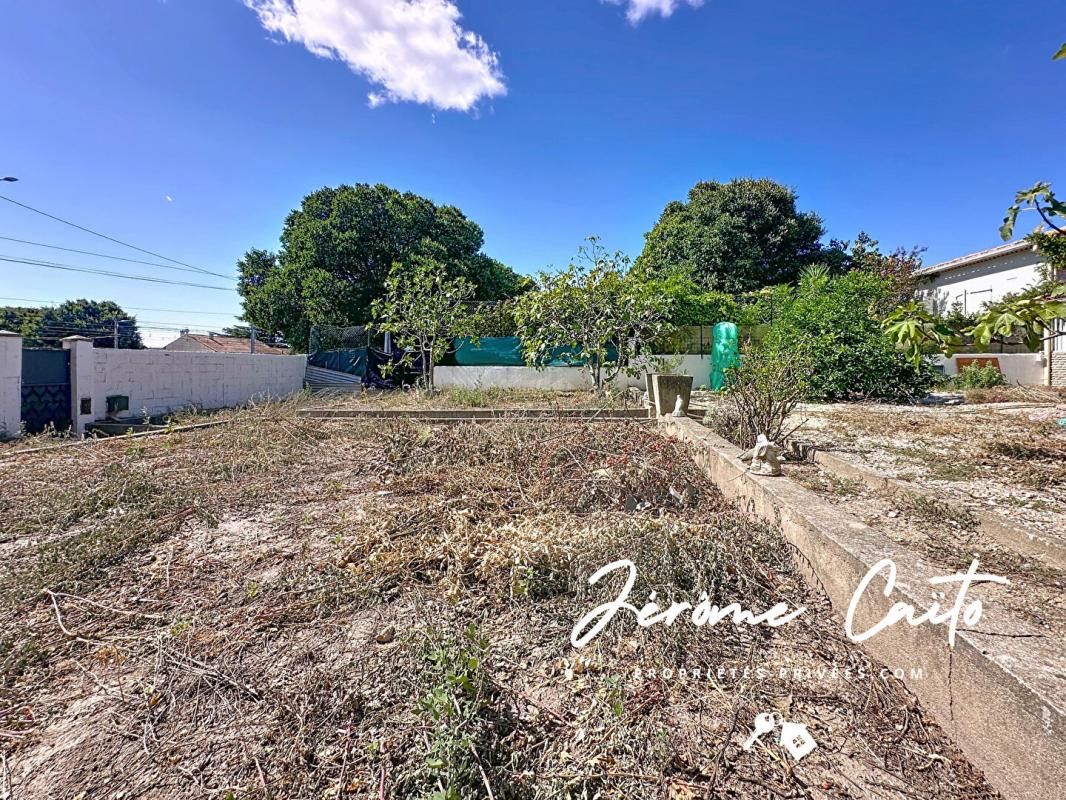 NIMES Terrain Nimes 230 m2 non viabilisé - libre constructeur 2