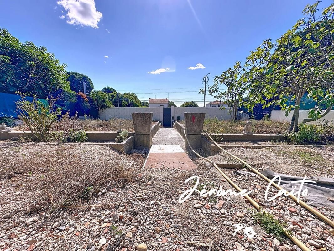 NIMES Terrain Nimes 230 m2 non viabilisé - libre constructeur 4