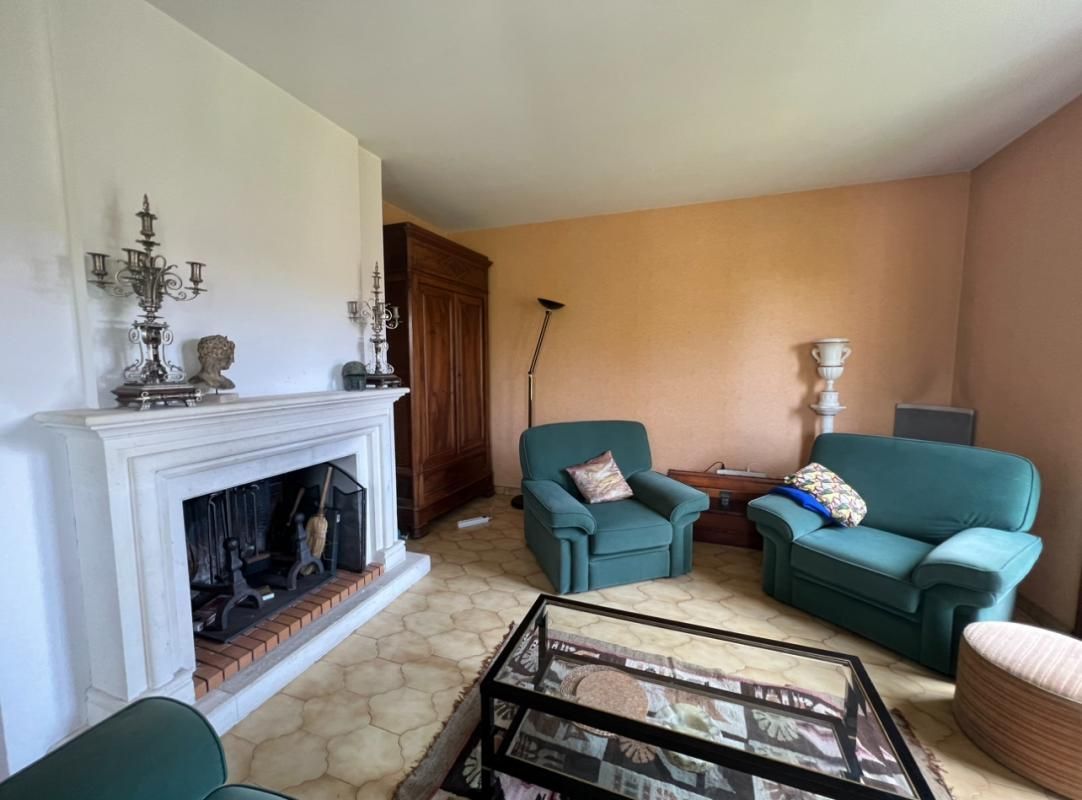 VOEUIL-ET-GIGET Maison avec piscine Voeuil Et Giget 5 pièce(s) 135 m2 4