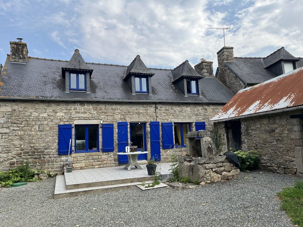 BOURBRIAC Longère Bourbriac 5 pièce(s) 89 m2 1