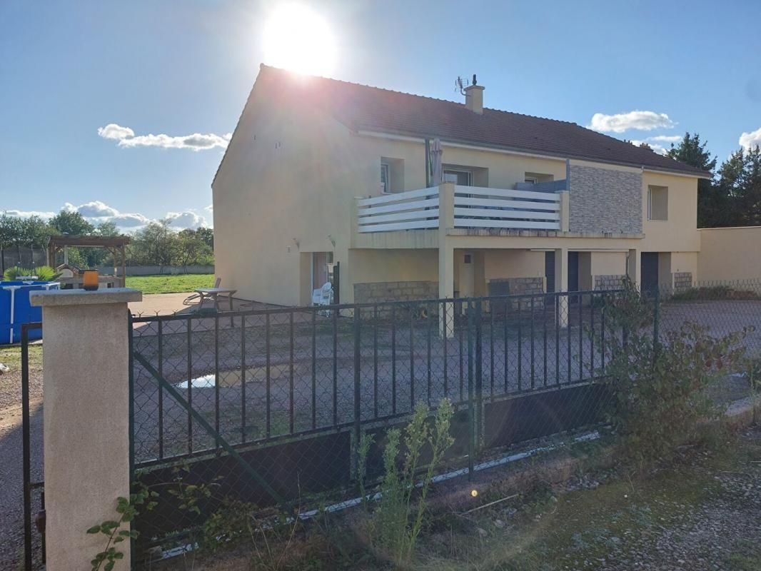 PERRECY-LES-FORGES Maison Perrecy Les Forges 6 pièce(s) 170 m2 1