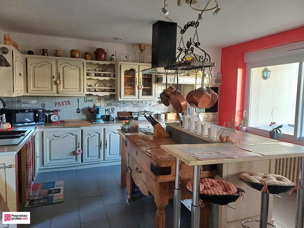 EPANNES Epannes - maison en pierre avec dépendances 2