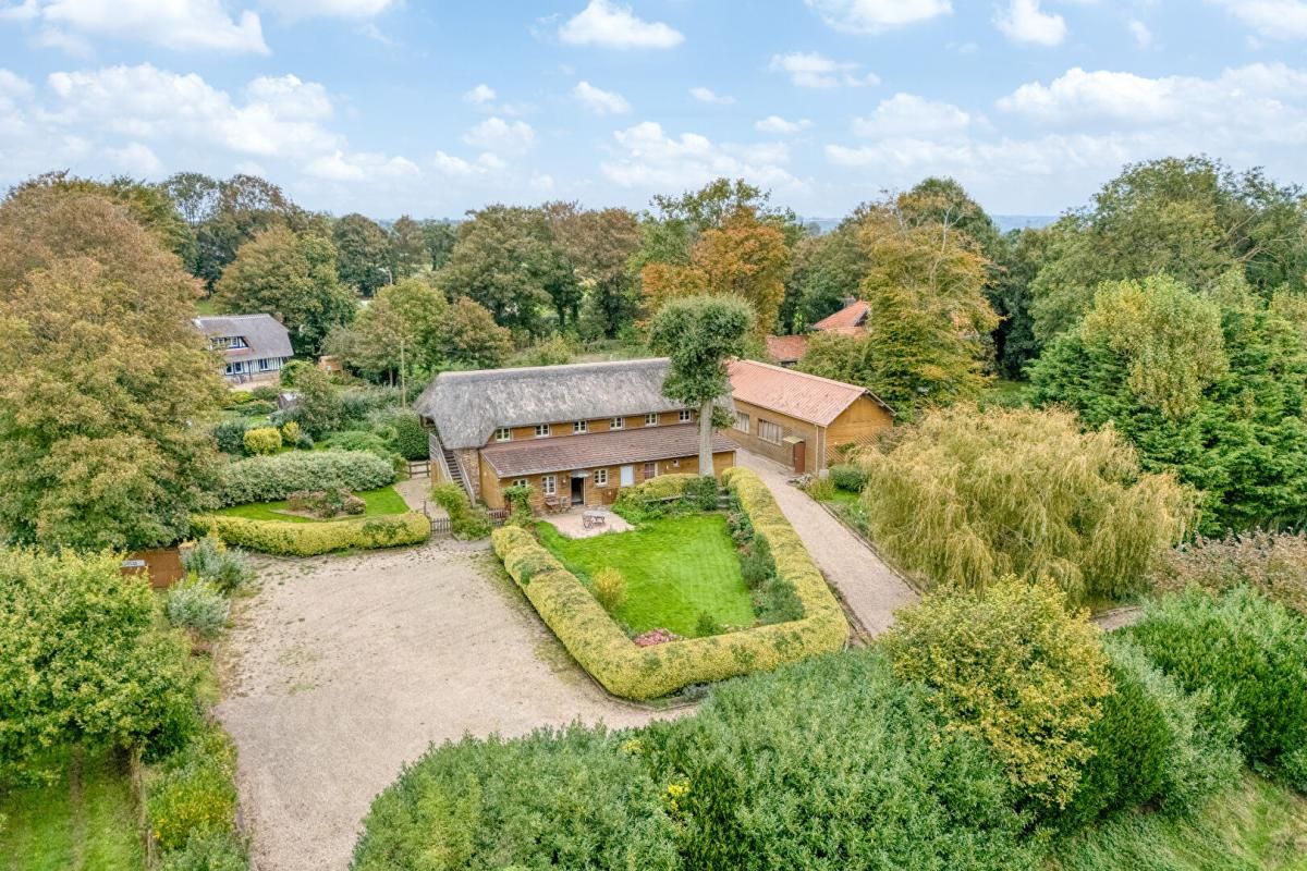 ETRETAT Propriété1,40 ha (prairie 1,20ha) 2 bâtisses, 3 logements pour 293m2 habitables 1