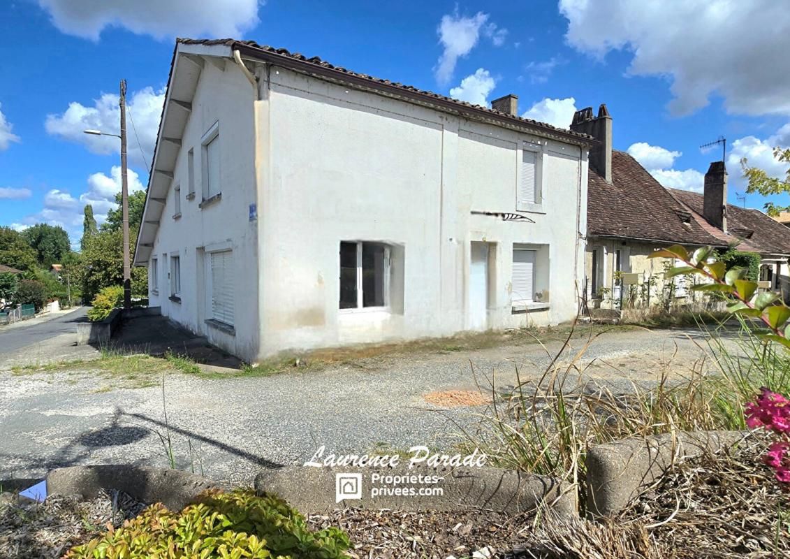 MONTPON-MENESTEROL Ensemble immobilier avec fort potentiel, hangar, jardin 1