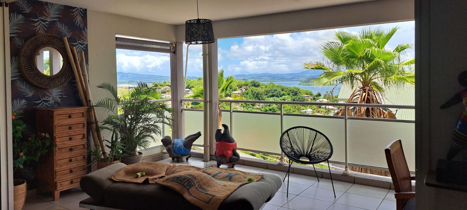 Élégance et confort aux Trois-Îlets : « Appartement raffiné 4 pièces , vue mer imprenable et prestations exclusives »
