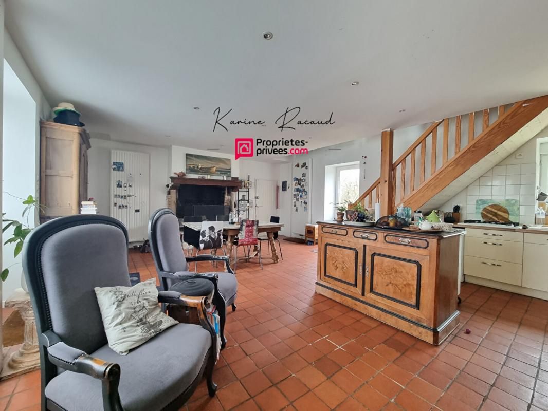 AUBIGNY-LES CLOUZEAUX Maison 201 m², 4ch + T2 2