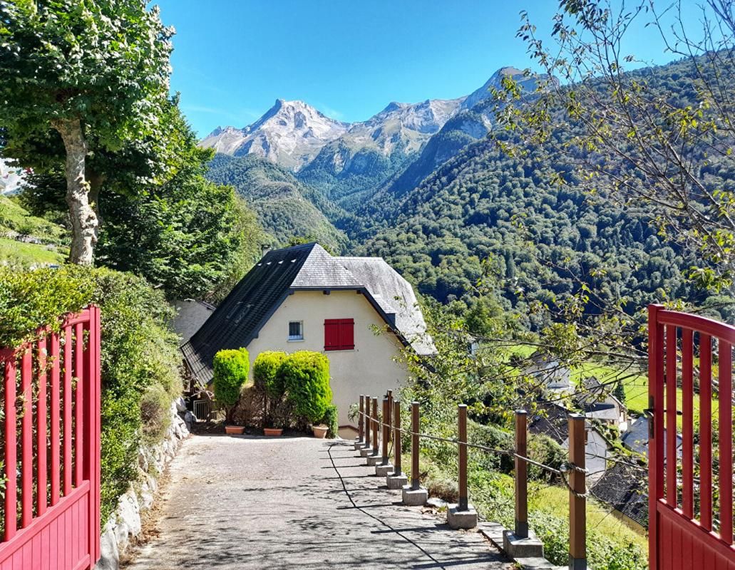 EAUX-BONNES Maison d'architecte de 148m2 avec vue montagne 1