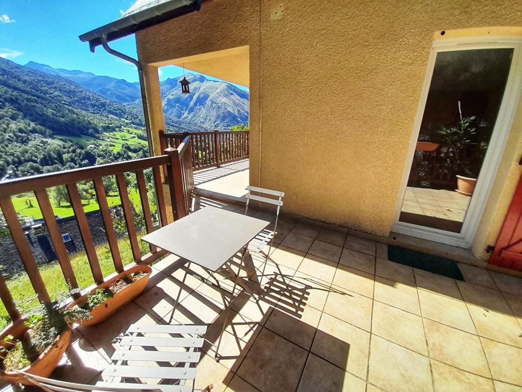 EAUX-BONNES Maison d'architecte de 148m2 avec vue montagne 2