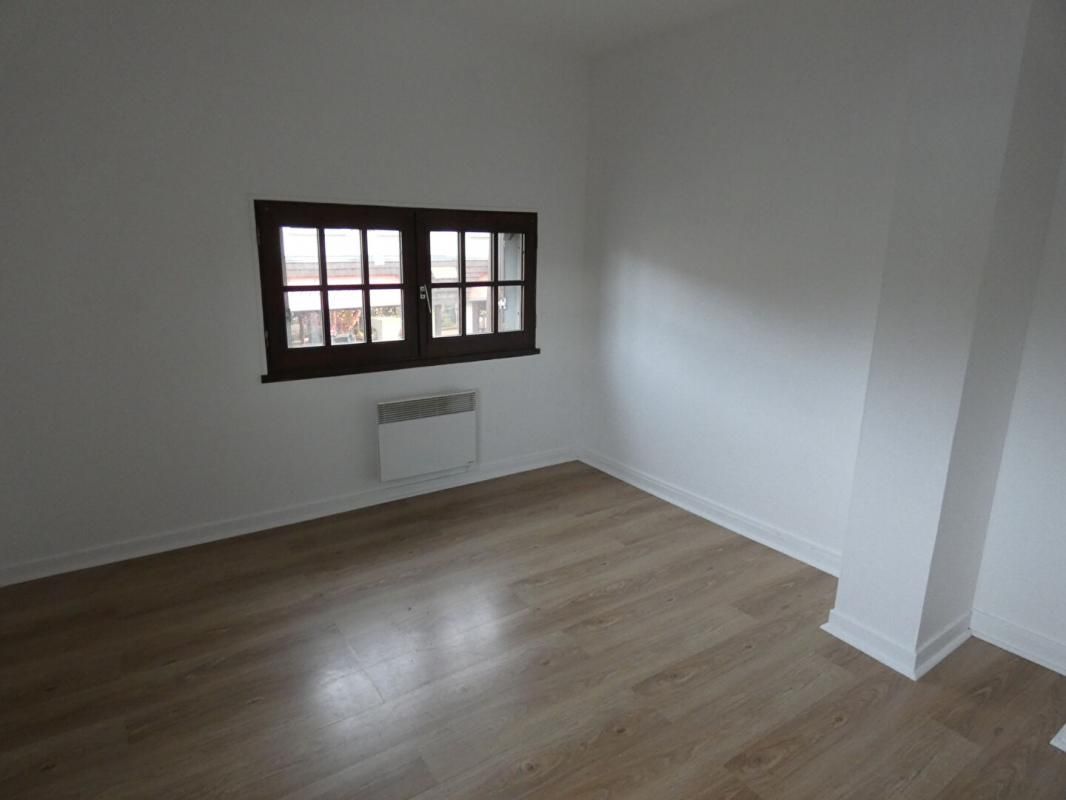 SAINT-LUBIN-DES-JONCHERETS Maison de ville (68 m²) 4