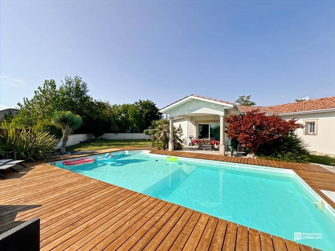 AMBARES-ET-LAGRAVE Ambarès ? Maison familiale 4 chambres avec piscine et vaste séjour lumineux 2