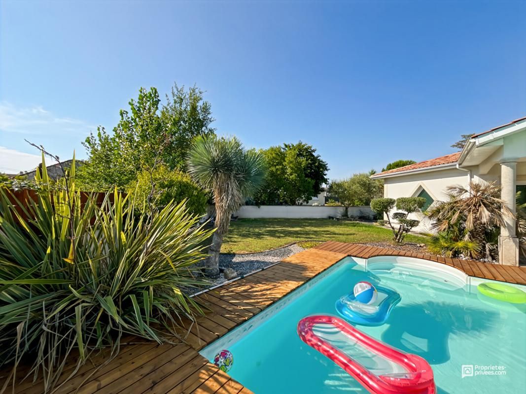 AMBARES-ET-LAGRAVE Ambarès ? Maison familiale 4 chambres avec piscine et vaste séjour lumineux 4
