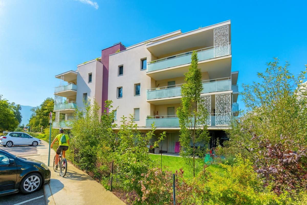 SAINT-JORIOZ Centre St Jorioz : Appartement T3 récent et lumineux. 68 m² avec terrasse et grand garage 2