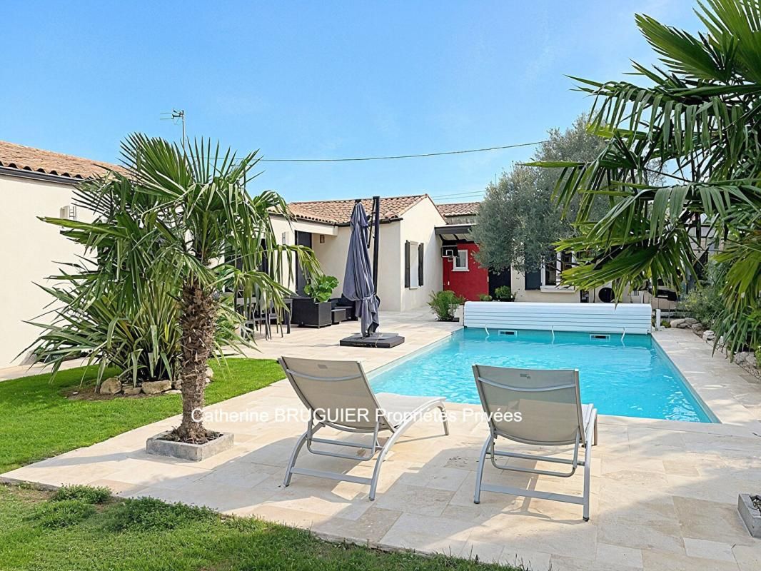 SAINT-SAUVEUR-D'AUNIS Villa de plain pied 135 m2 4 chambres garage double jardin clos 1