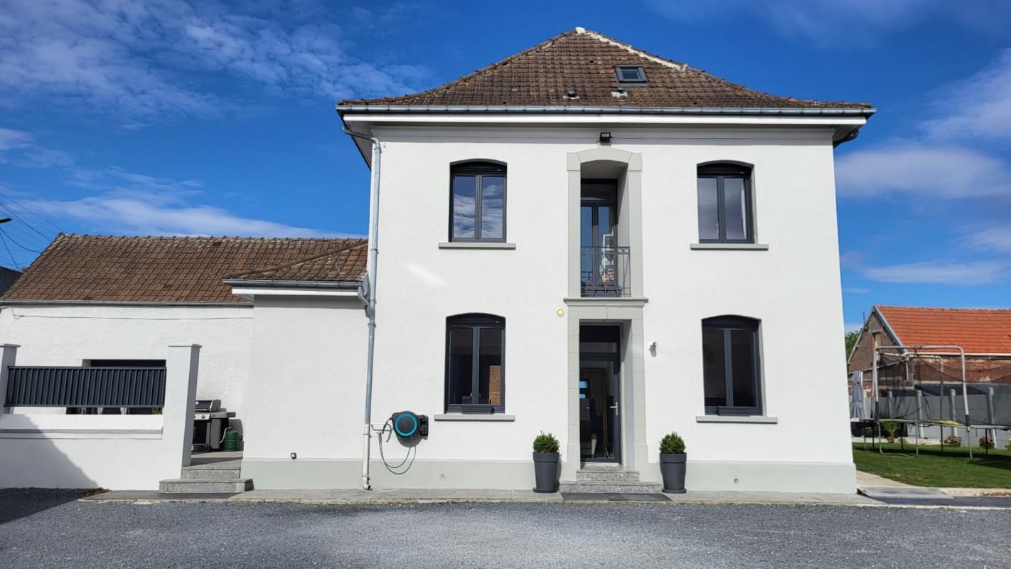 SAINT-QUENTIN Magnifique propriété proche ST QUENTIN 2