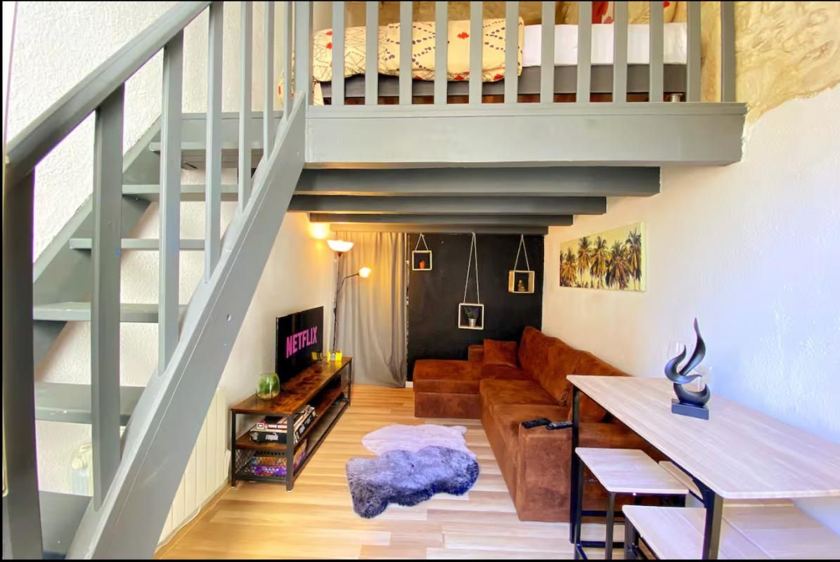30. GARD. Nîmes Studio 36 m² avec mezzanine dans l'écusson