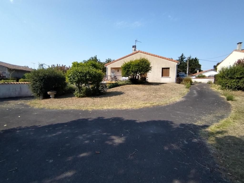 MORTAGNE-SUR-GIRONDE Maison Mortagne Sur Gironde 6 pièces -  3 CH - 114 m2 2