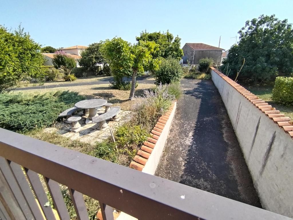 MORTAGNE-SUR-GIRONDE Maison Mortagne Sur Gironde 6 pièces -  3 CH - 114 m2 3
