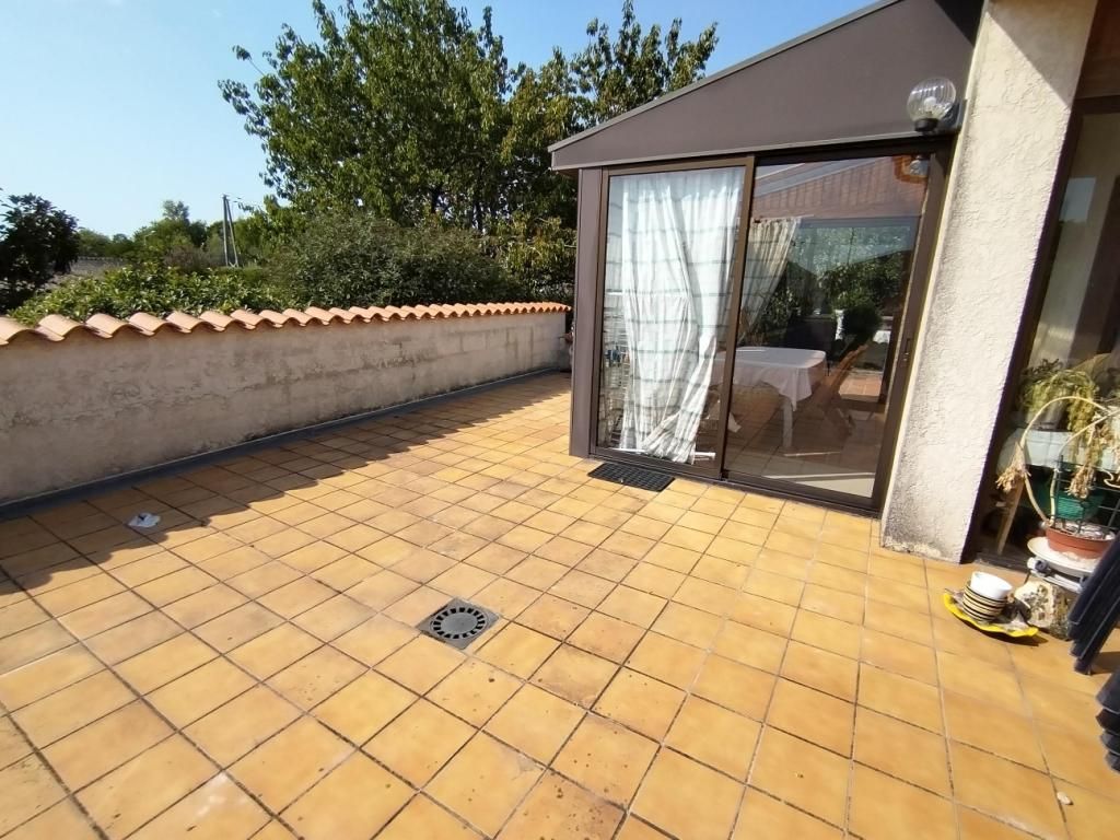 MORTAGNE-SUR-GIRONDE Maison Mortagne Sur Gironde 6 pièces -  3 CH - 114 m2 4