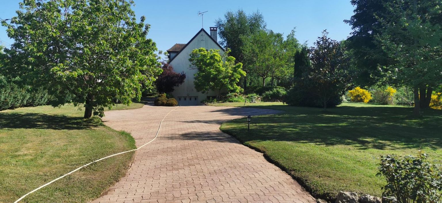 OUZOUER-SUR-LOIRE MAISON TRADITIONNELLE  et UN TRES BEL ETANG de plus de 4000m² 2