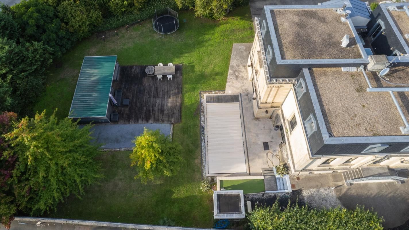 TALENCE MAGNIFIQUE DUPLEX FAMILIALE AVEC 4 CHAMBRES AVEC UN JARDIN PRIVATIF AVEC PISCINE 2