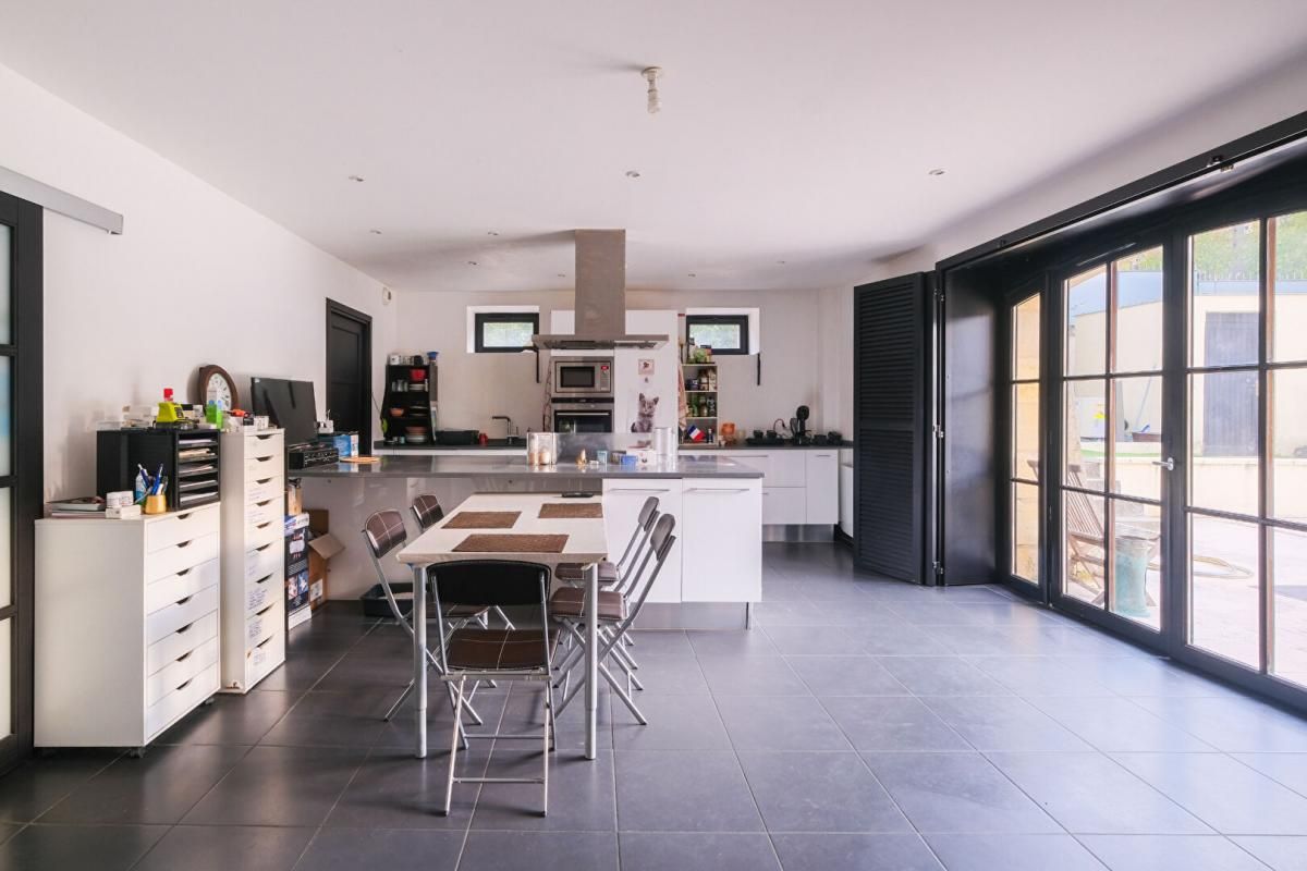 TALENCE MAGNIFIQUE DUPLEX FAMILIALE AVEC 4 CHAMBRES AVEC UN JARDIN PRIVATIF AVEC PISCINE 4