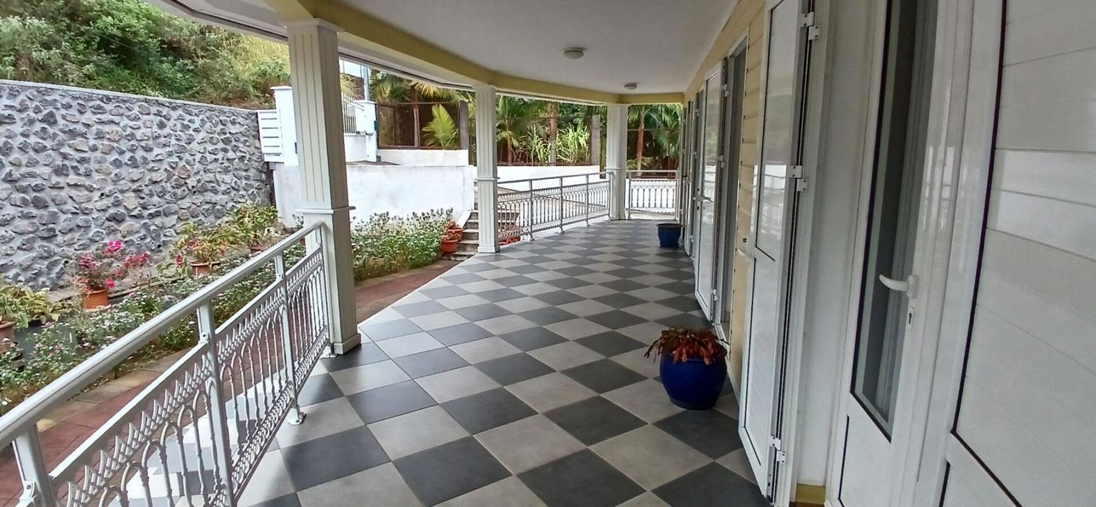 LE TAMPON Villa F 4 de 118 m² sur un terrain de 618 m² située à Pont d'Yves 97430 LE TAMPON 3