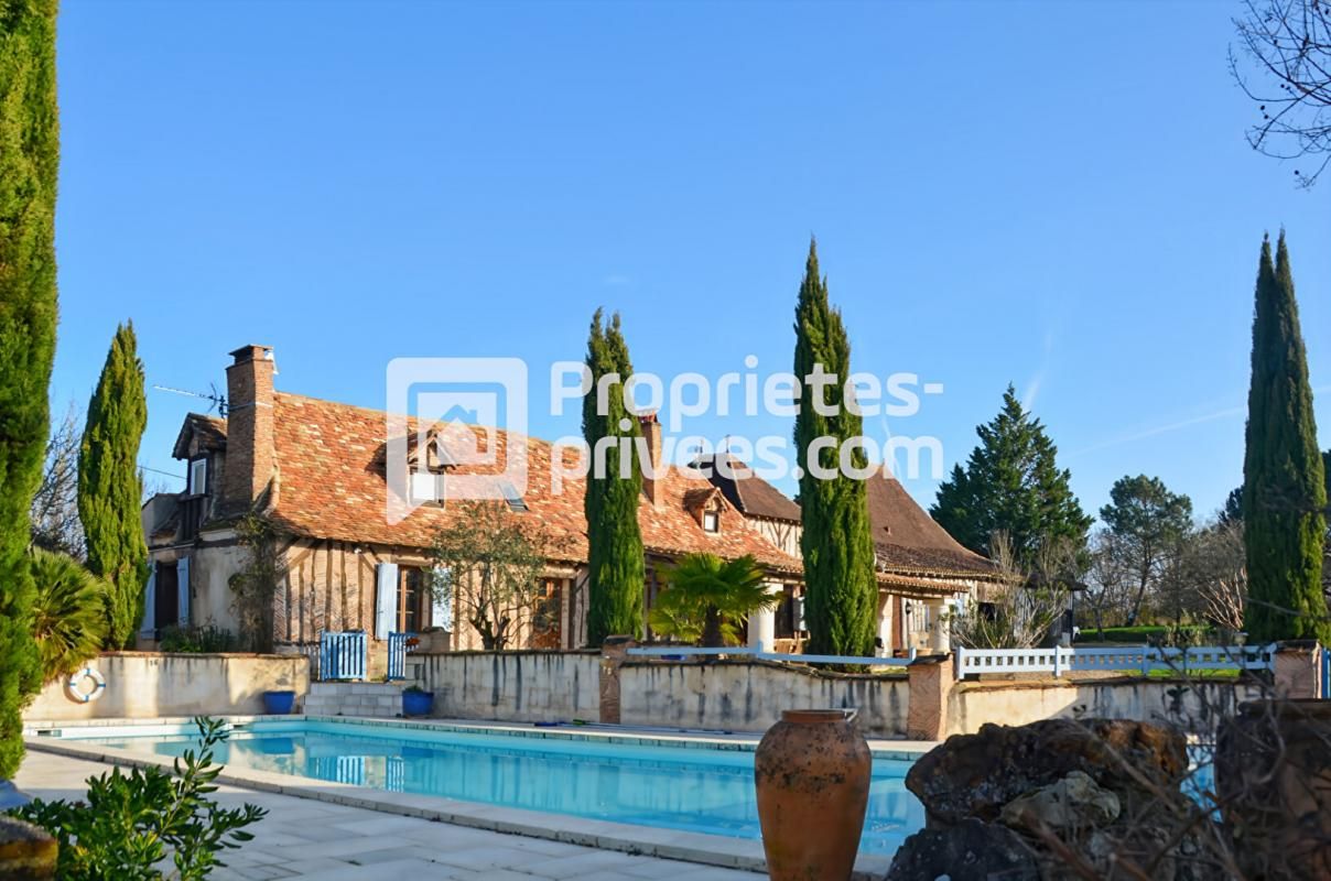 MUSSIDAN Ensemble de charme, à colombages, environ 450m², dépendances, piscine proche de MONTPON (24700) 1