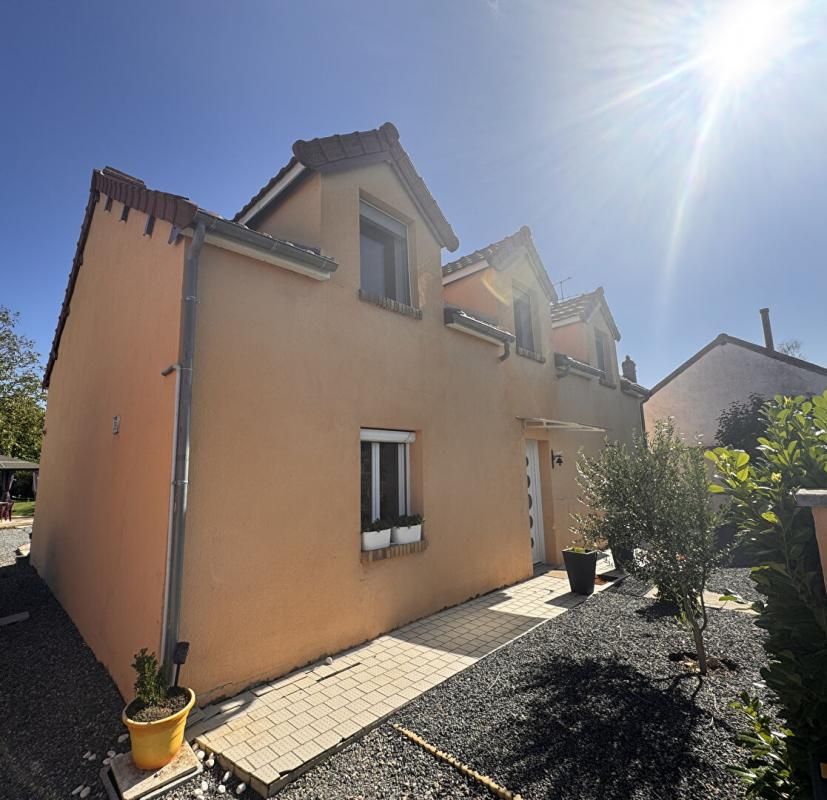 DEVAY Jolie maison rénovée avec gout à Devay 1